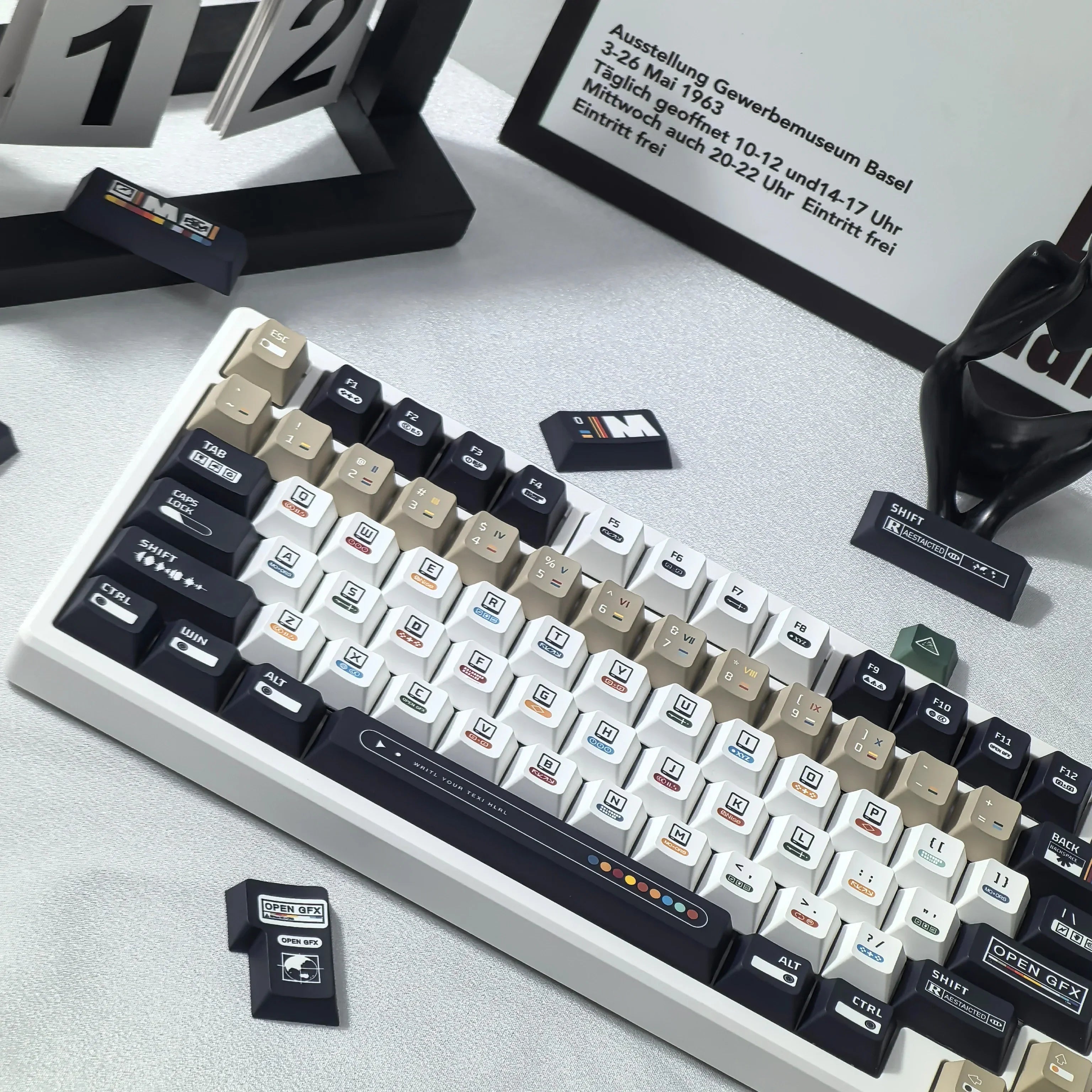 韩国键帽 极繁主义主题键帽 135 键樱桃 Pbt 俄语英语复古键帽黑白设计“L”形输入键