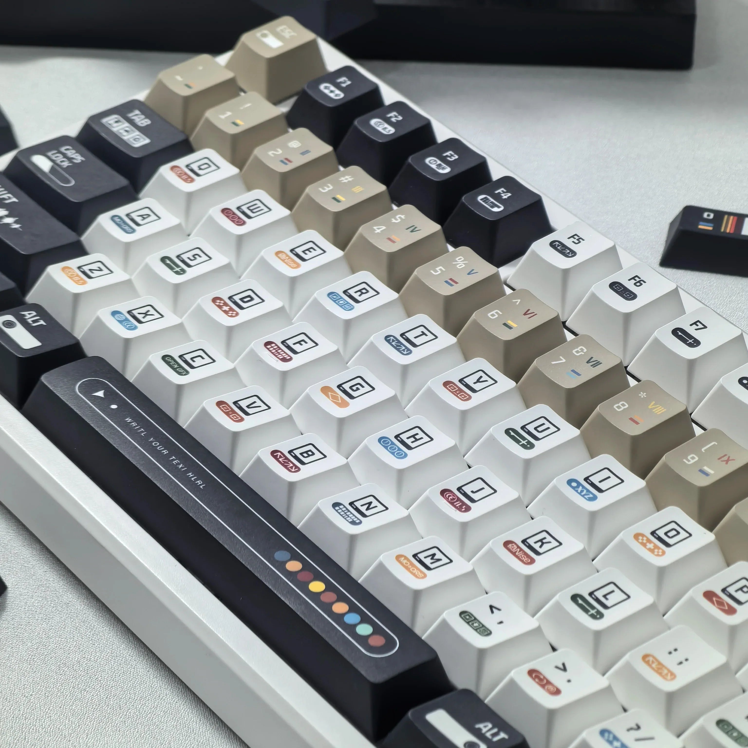 韩国键帽 极繁主义主题键帽 135 键樱桃 Pbt 俄语英语复古键帽黑白设计“L”形输入键