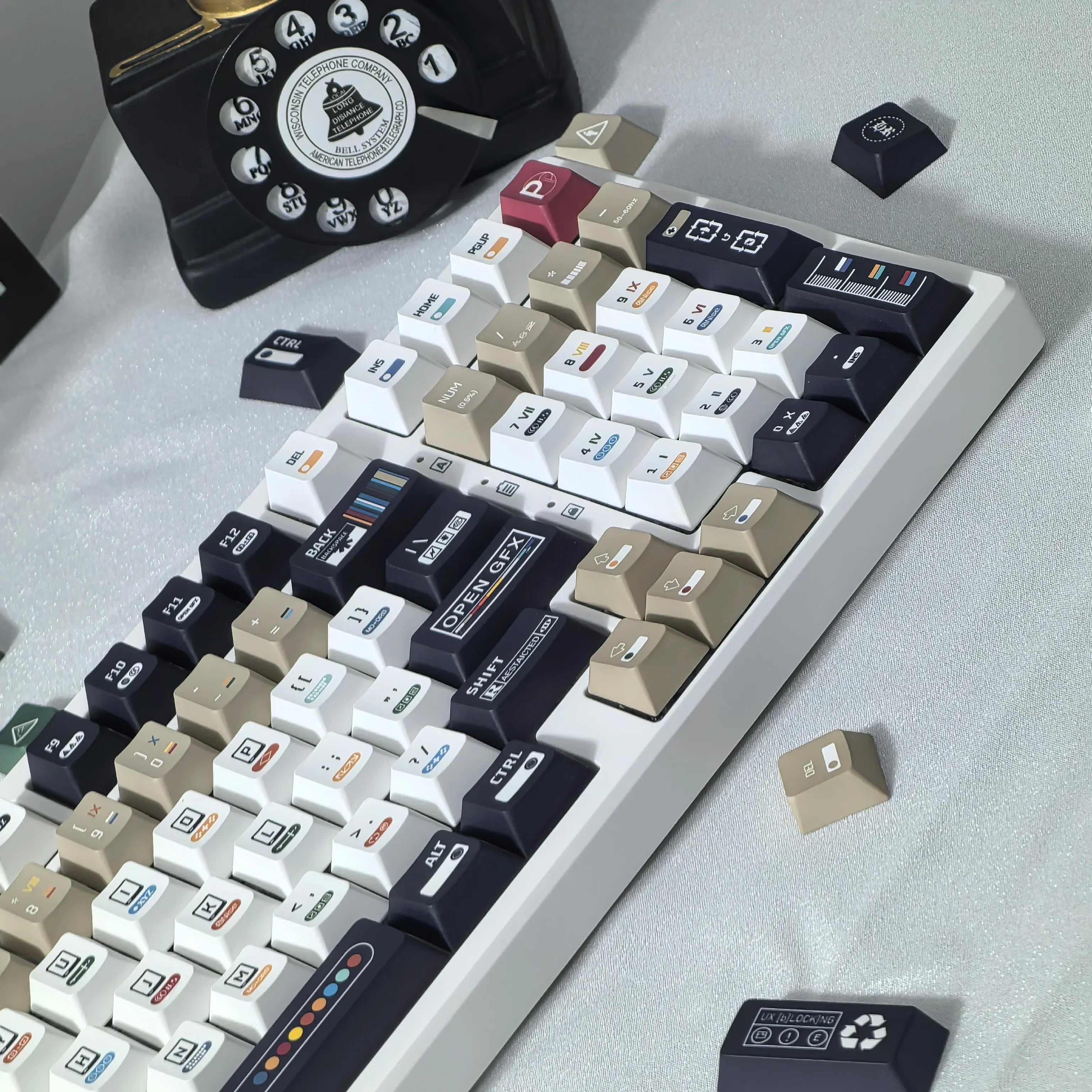 韩国键帽 极繁主义主题键帽 135 键樱桃 Pbt 俄语英语复古键帽黑白设计“L”形输入键