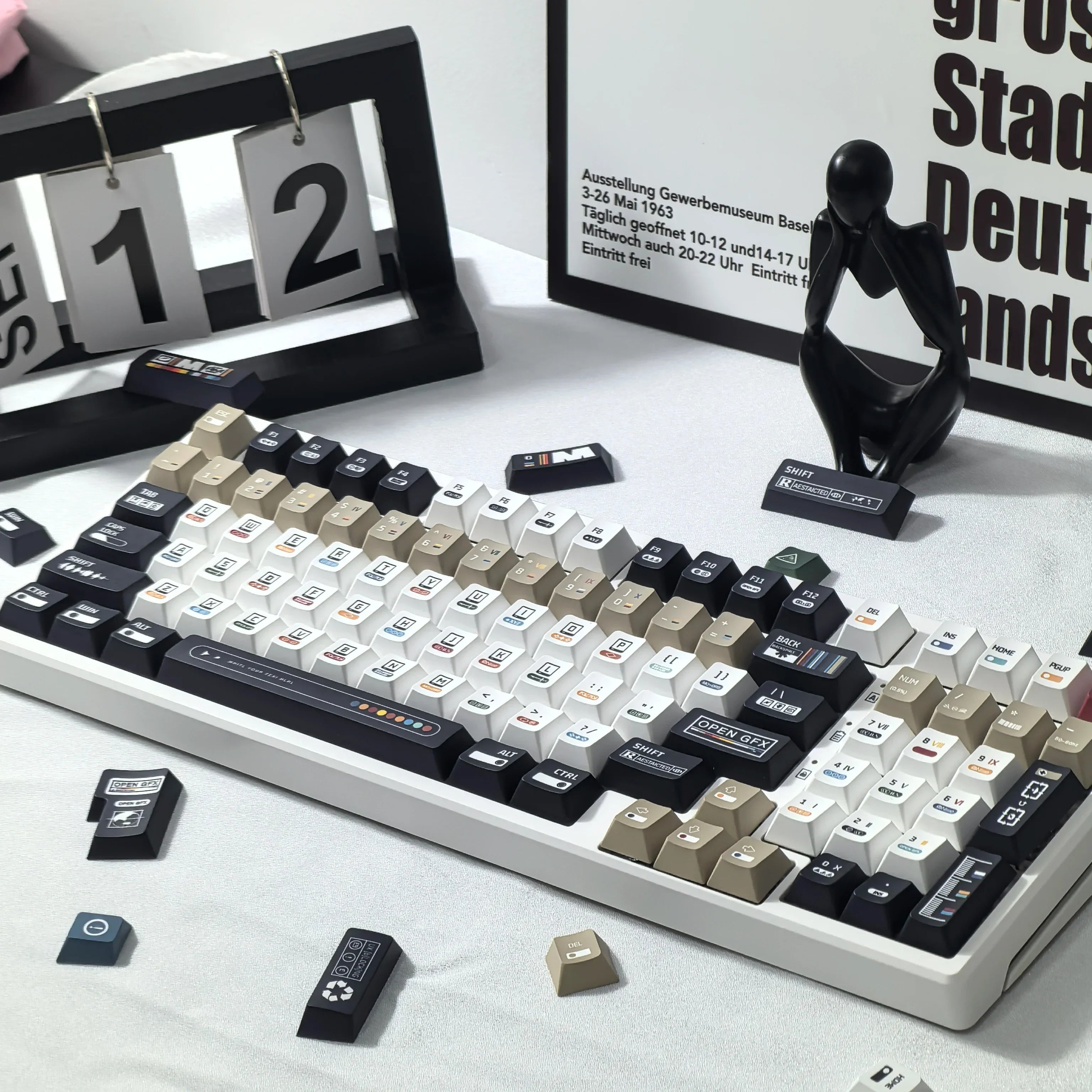 韩国键帽 极繁主义主题键帽 135 键樱桃 Pbt 俄语英语复古键帽黑白设计“L”形输入键