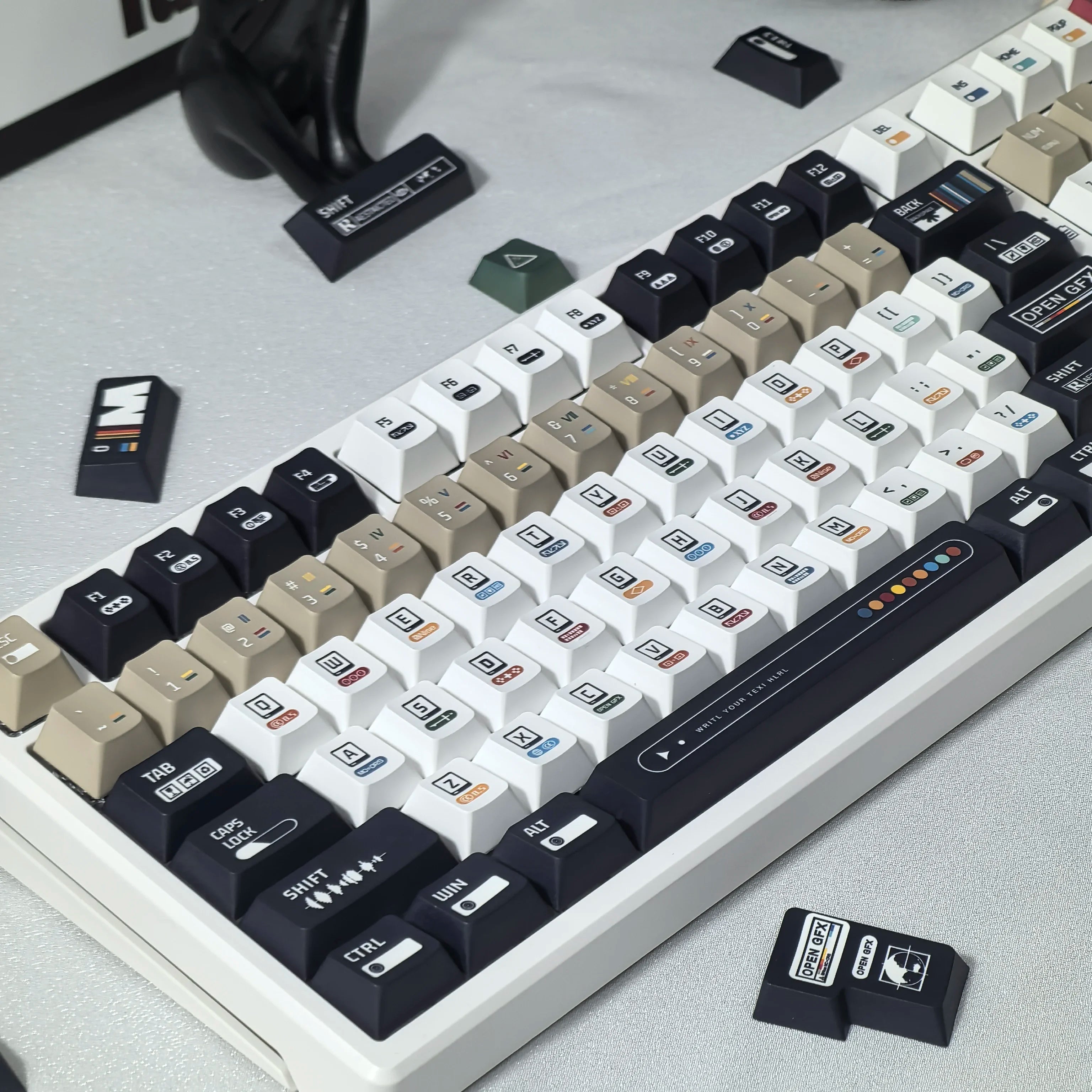 韩国键帽 极繁主义主题键帽 135 键樱桃 Pbt 俄语英语复古键帽黑白设计“L”形输入键